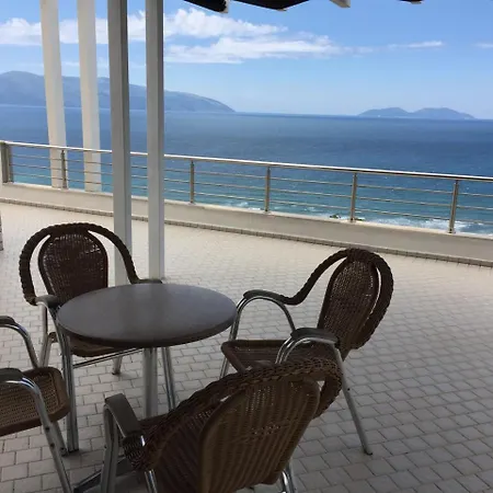 Sea View Apartment *